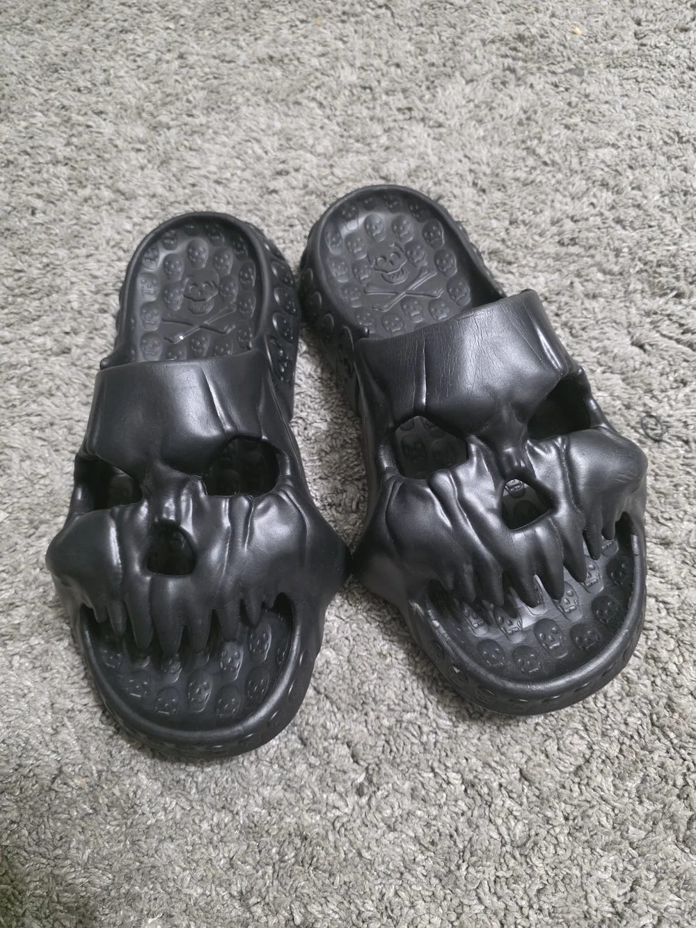 Black Skull-Accent Slide Sandals Size 8/9